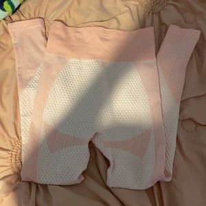 PINK SIZE SMALL WORKOUT LEGGINGS